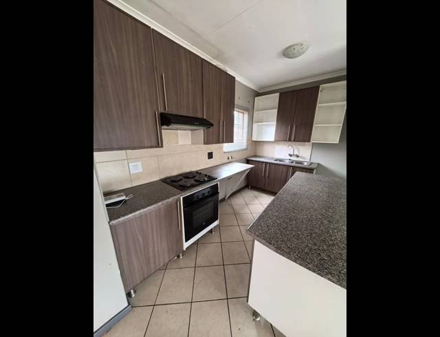 3 BEDROOM TOWNHOUSE FOR SALE IN MONAVONI